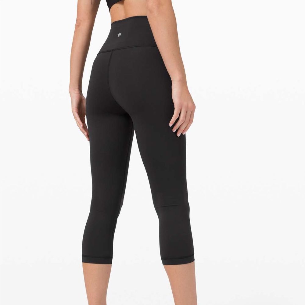 NWT. Lululemon Wunder Train HR Crop 21”